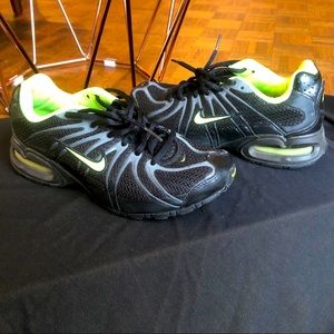 Women’s Nike Max Air Tennis Shoes